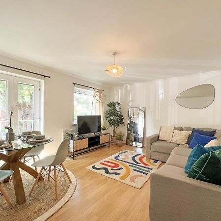 Beautiful Windsor 2 Bed, Perfect Location, 5 Mins Walk To Centre, Free Parking, Legoland, Ascotアパートメント エクステリア 写真