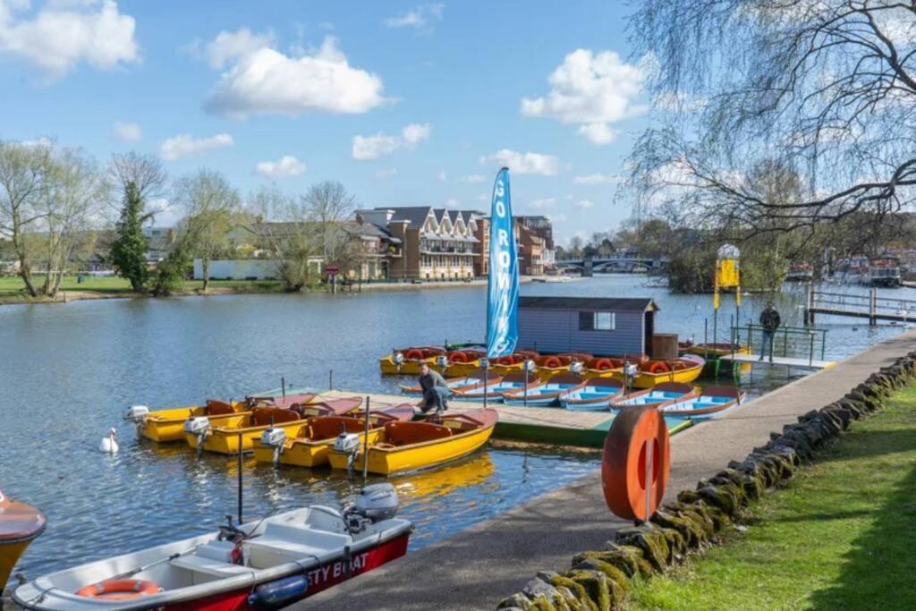 Beautiful Windsor 2 Bed, Perfect Location, 5 Mins Walk To Centre, Free Parking, Legoland, Ascotアパートメント エクステリア 写真