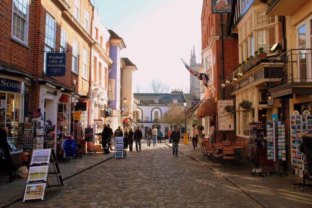Beautiful Windsor 2 Bed, Perfect Location, 5 Mins Walk To Centre, Free Parking, Legoland, Ascotアパートメント エクステリア 写真
