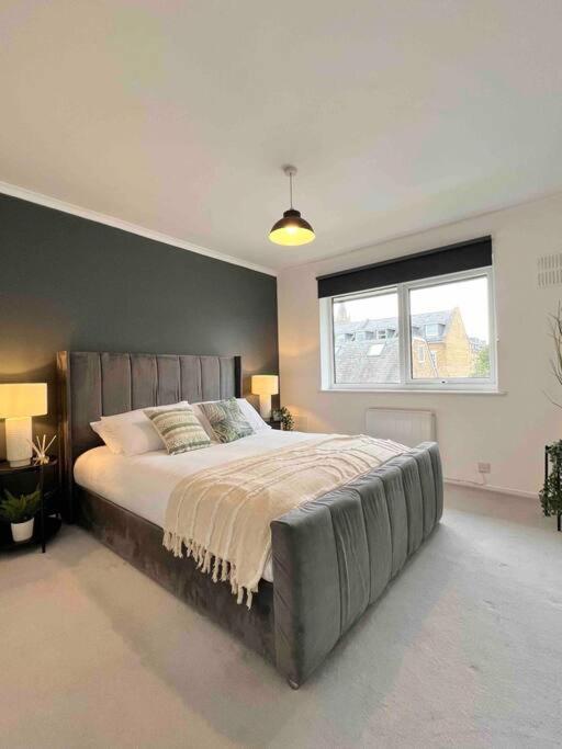 Beautiful Windsor 2 Bed, Perfect Location, 5 Mins Walk To Centre, Free Parking, Legoland, Ascotアパートメント エクステリア 写真