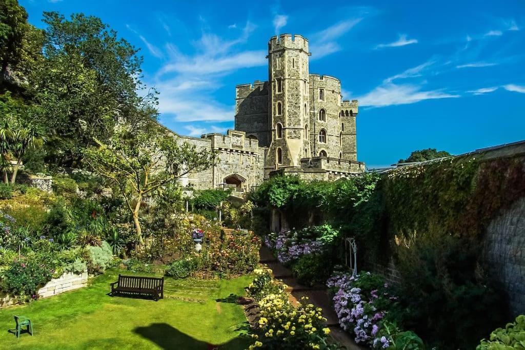 Beautiful Windsor 2 Bed, Perfect Location, 5 Mins Walk To Centre, Free Parking, Legoland, Ascotアパートメント エクステリア 写真