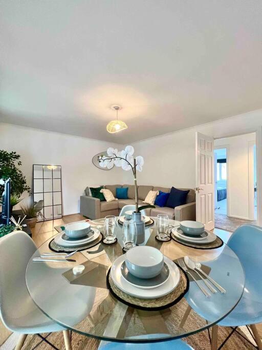 Beautiful Windsor 2 Bed, Perfect Location, 5 Mins Walk To Centre, Free Parking, Legoland, Ascotアパートメント エクステリア 写真