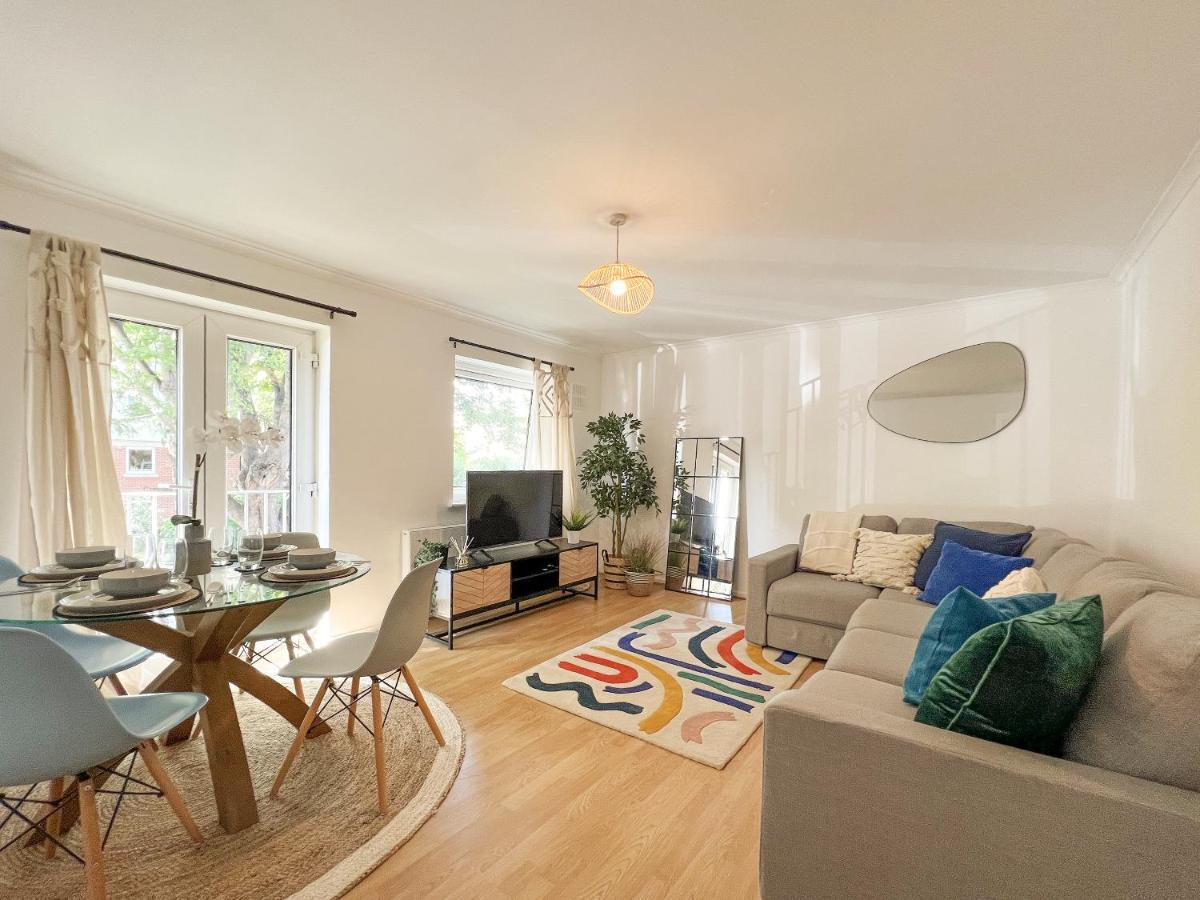 Beautiful Windsor 2 Bed, Perfect Location, 5 Mins Walk To Centre, Free Parking, Legoland, Ascotアパートメント エクステリア 写真